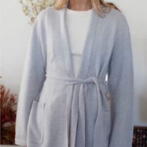 Elegant Gray Women's Cardigan